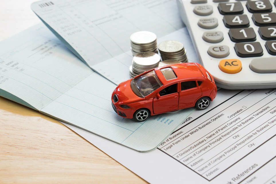 Manche Kosten für das Auto lassen sich von der Steuer absetzen.