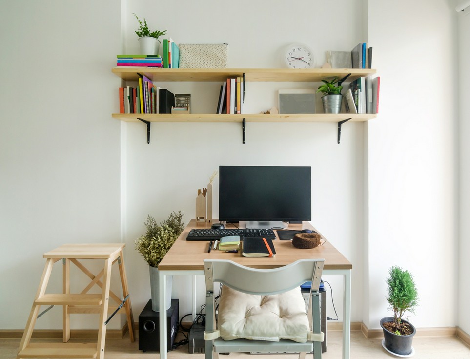 Ein büromäßig ausgestattetes häusliches Arbeitszimmer
