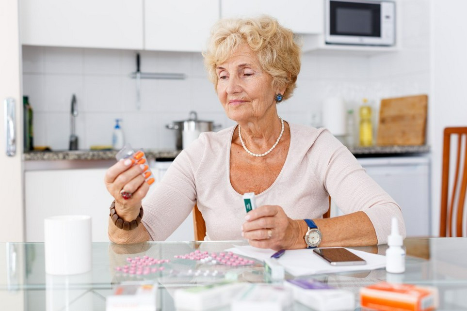 Rentner, die viel für Medikamente ausgeben, können die Kosten bei der Steuererklärung geltend machen.